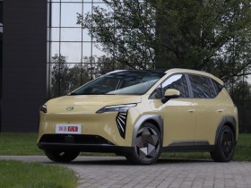 可能你也遇到过,定价500万美元的美国“金卡”上线:卡面印特朗普肖像,公布申请者名单 网站开放创建账户等待名单